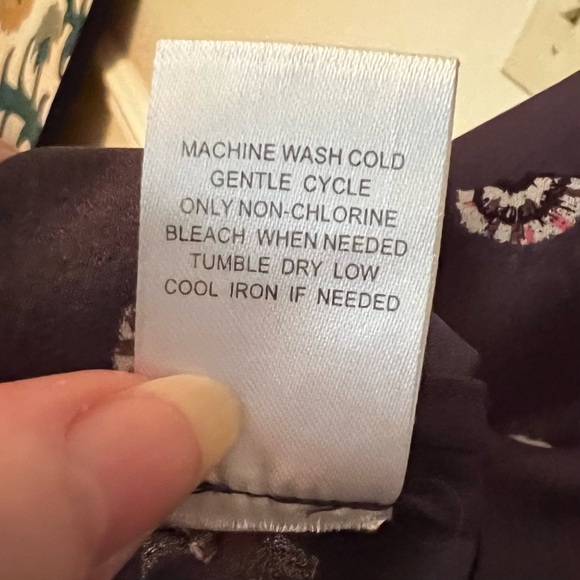 Daniel Rainn Navy Multicolor Floral Blouse - Size 1X - Picture 9 of 9